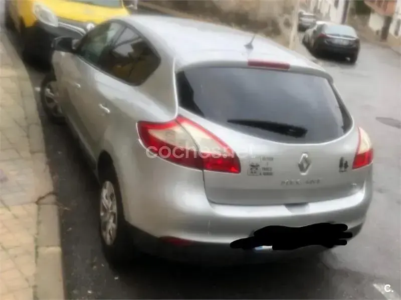 Usado Renault Mégane Dynamique 130 CV (95 kW) 2012 Gris / plata Berlina
