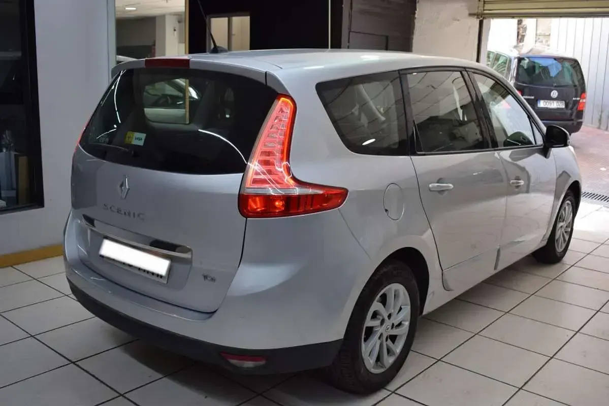 Usado Renault Grand Scénic III Dynamique 131 CV (96 kW) 2013 Monovolumen