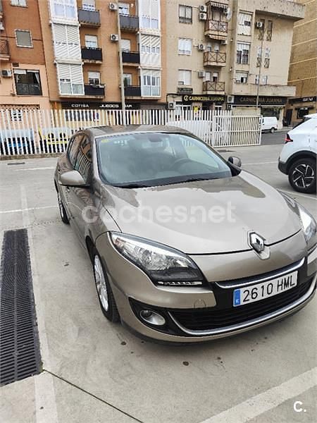Usado Renault Mégane Dynamique 110 CV (80 kW) 2012 Beige Berlina