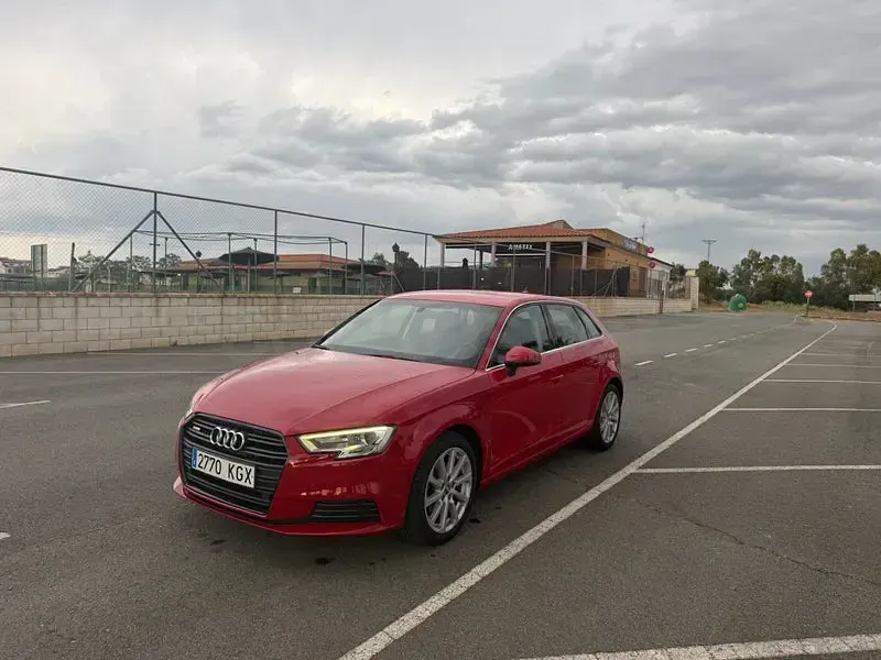 Usado Audi A3 116 HP (85 kW) 2018 Vermelho Sedan