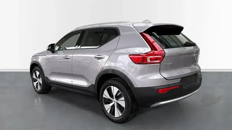 Nuevo Volvo XC40 Core 163 CV (119 kW) 2026 Gris / plata SUV