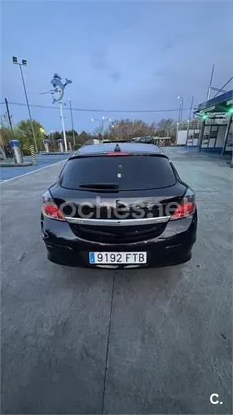 Usado Opel Astra GTC Enjoy 100 CV (73 kW) 2007 Negro Berlina