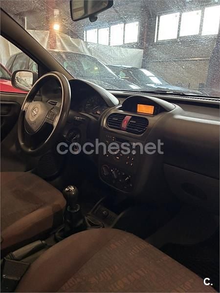 Usado Opel Corsa Comfort 75 CV (55 kW) 2001 Rosa Utilitario
