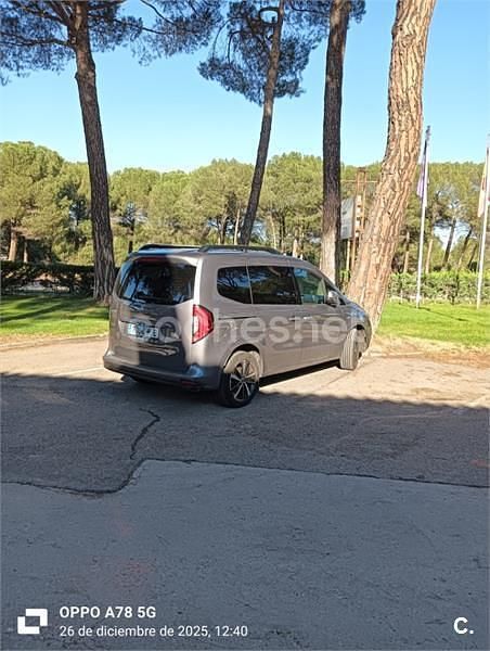 Usado Mercedes T180 131 CV (96 kW) 2023 Beige Monovolumen