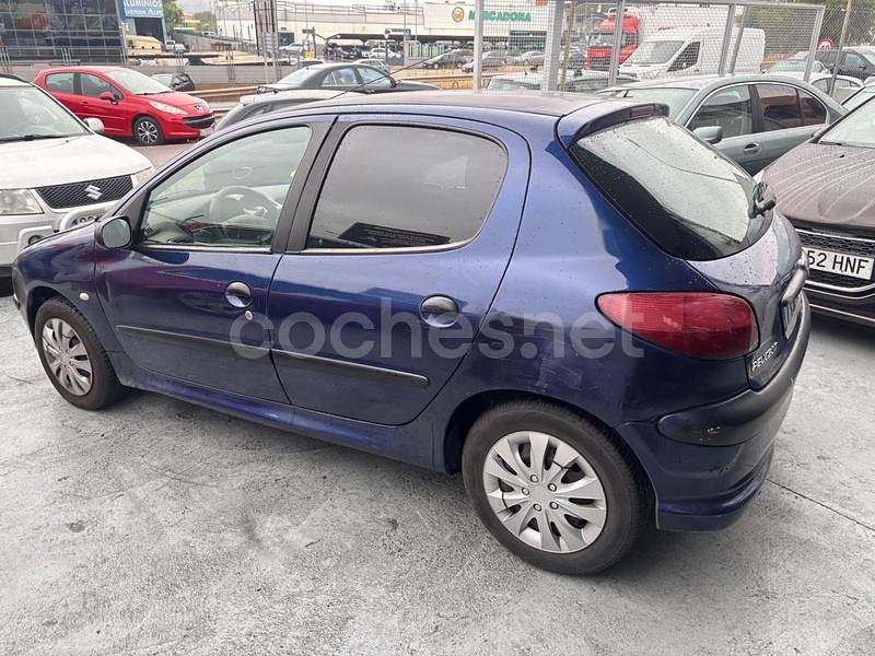 Usado Peugeot 206 75 CV (55 kW) 2002 Azul Berlina