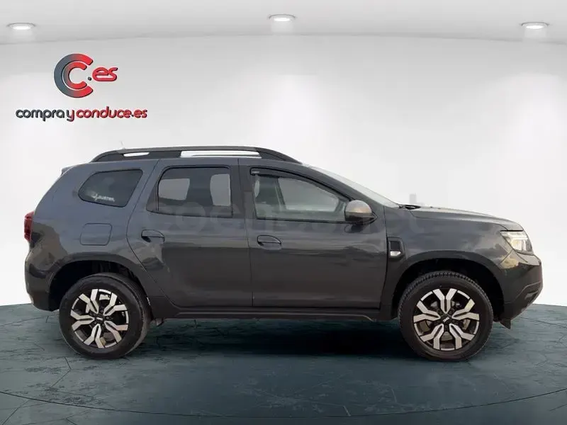 Usado Dacia Duster Journey 100 CV (73 kW) 2022 Gris / plata SUV
