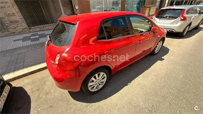 Usado Toyota Auris 97 CV (71 kW) 2008 Rojo Utilitario