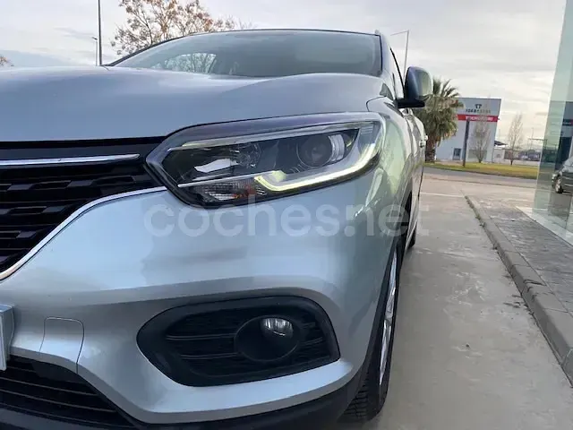Usado Renault Kadjar LIMITED 115 CV (84 kW) 2020 Gris / plata SUV