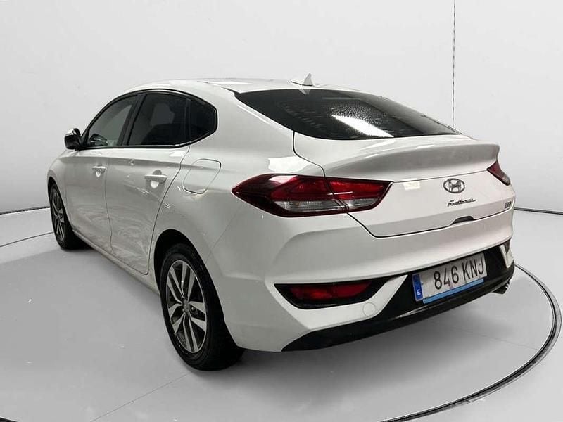 Usado Hyundai i30 121 CV (88 kW) 2018 Blanco Berlina