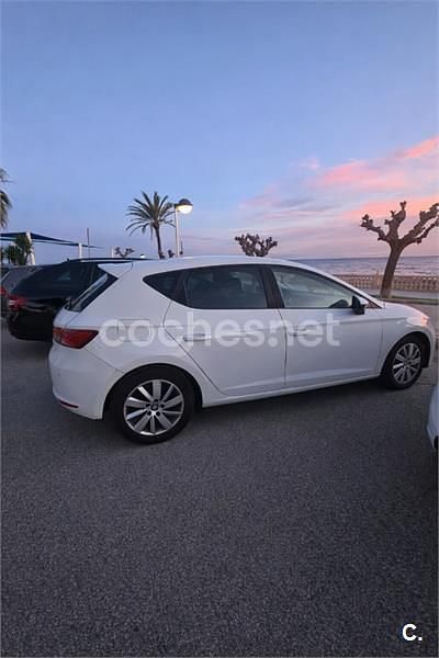 Usado Seat Leon Ecomotive 110 CV (80 kW) 2015 Blanco Berlina