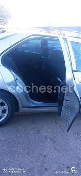 Usado Peugeot 406 90 CV (66 kW) 2000 Gris / plata Berlina