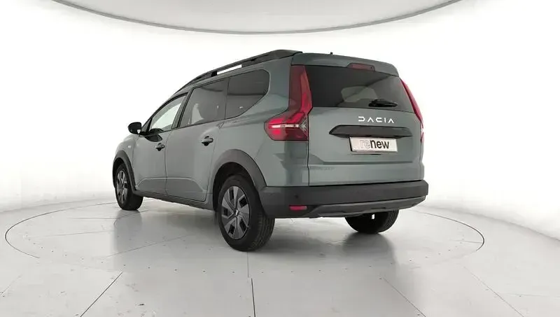 Usado Dacia Jogger Expression 100 CV (73 kW) 2025 Verde Monovolumen