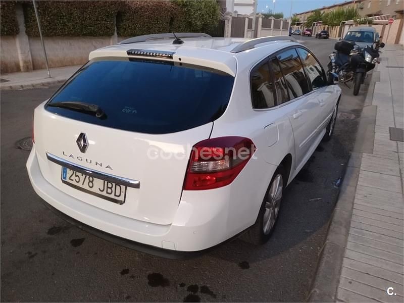 Usado Renault Laguna III LIMITED 110 CV (80 kW) 2015 Blanco Familiar