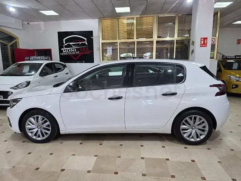 Usado Peugeot 308 Access 100 CV (73 kW) 2020 Blanco Berlina