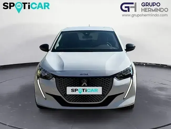 Usado Peugeot e-208 Active 100 kW (136 CV) 2023 Blanco Utilitario