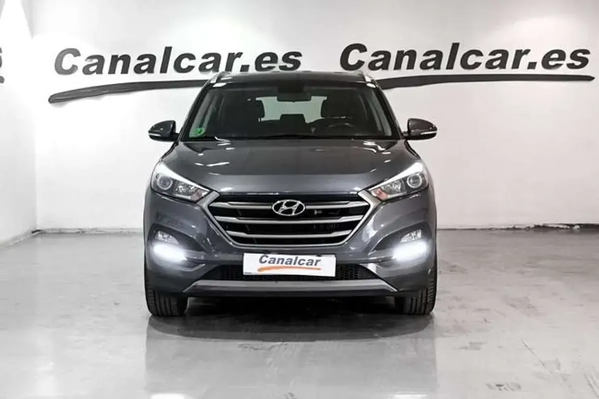 Usado Hyundai Tucson 114 CV (83 kW) 2016 Gris SUV