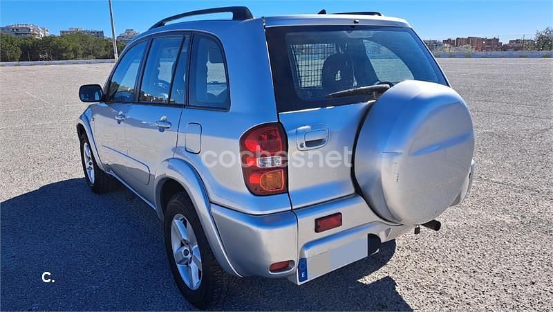 Usado Toyota RAV4 129 CV (94 kW) 2000 Gris / plata Familiar