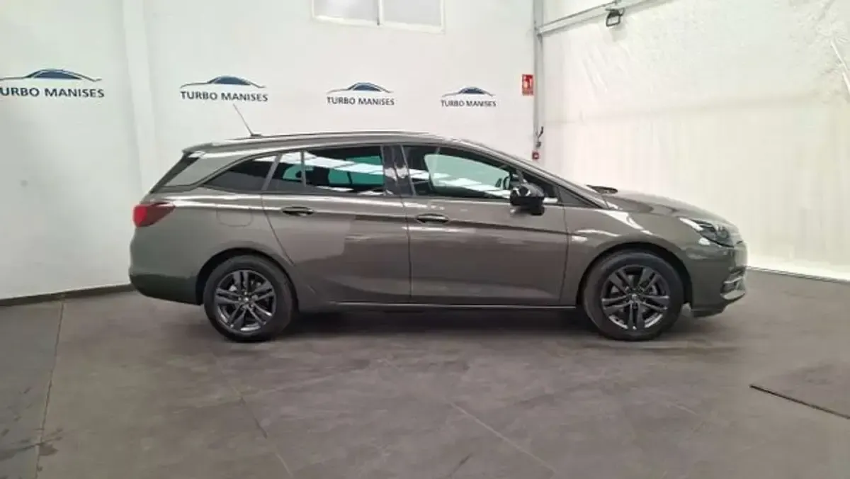 Usado Opel Astra Ultimate 145 HP (106 kW) 2022 Cinzento Citadino