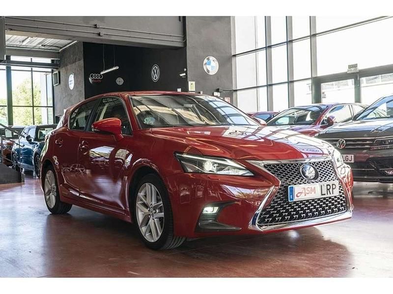 Usado Lexus CT200h Executive Line 136 CV (100 kW) 2021 Rojo Utilitario