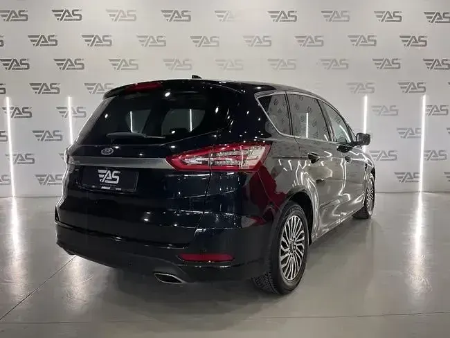 Usado Ford S-MAX S 190 CV (139 kW) 2020 Negro Monovolumen