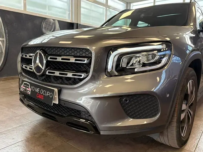 Usado Mercedes GLB200 150 CV (110 kW) 2021 Gris / plata SUV
