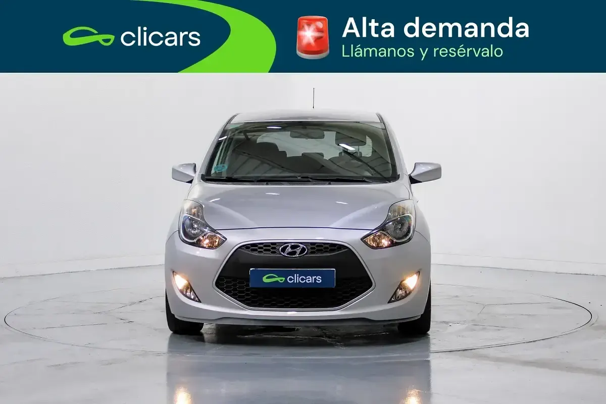 Usado Hyundai ix20 90 CV (66 kW) 2018 Gris Utilitario