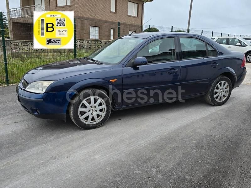 Usado Ford Mondeo Trend 125 CV (91 kW) 2001 Azul Berlina
