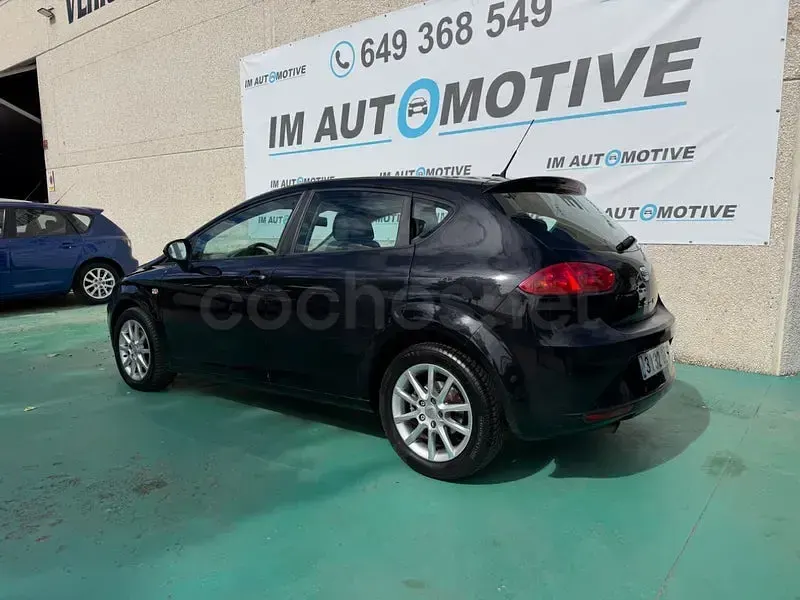 Usado Seat Leon Style 105 CV (77 kW) 2010 Negro Utilitario