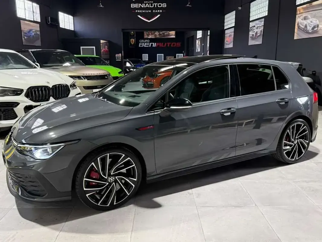 Usado VW Golf VIII GTI 301 CV (221 kW) 2024 Gris Utilitario