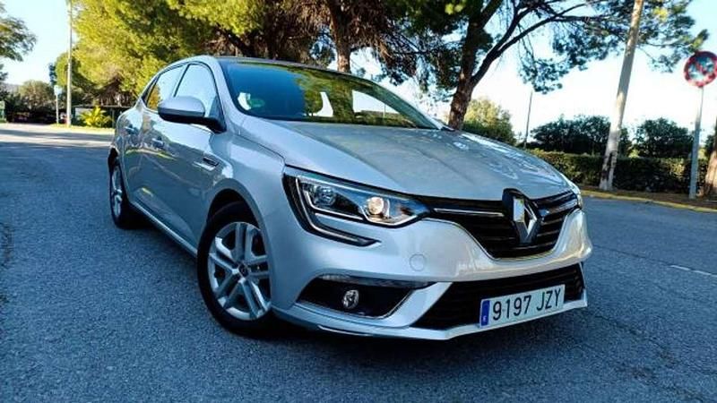 Usado Renault Mégane GrandTour Intens 101 CV (74 kW) 2017 Plateado Familiar
