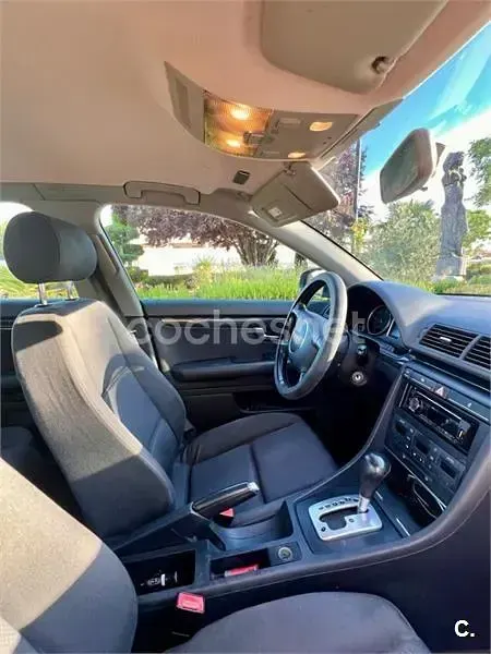 Usado Audi A4 130 CV (95 kW) 2004 Gris / plata Berlina