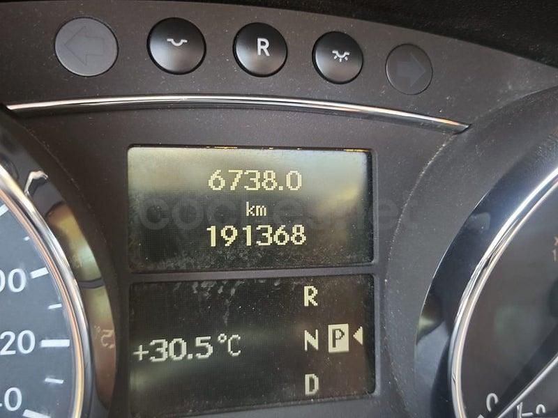 Usado Mercedes R350 272 CV (200 kW) 2007 Azul Monovolumen