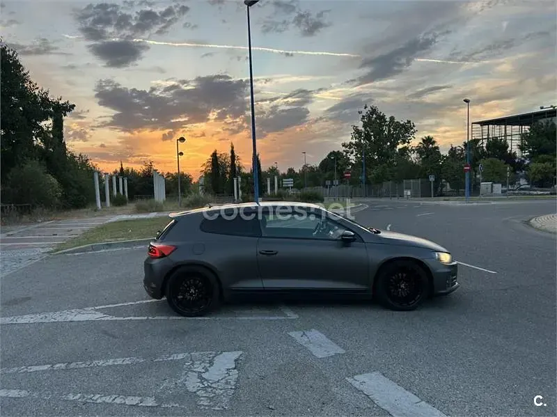 Usado VW Scirocco R-line 125 CV (91 kW) 2015 Gris / plata Coupe