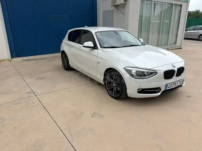 Begagnad BMW 118 143 HK (105 kW) 2014 Vit Halvkombi