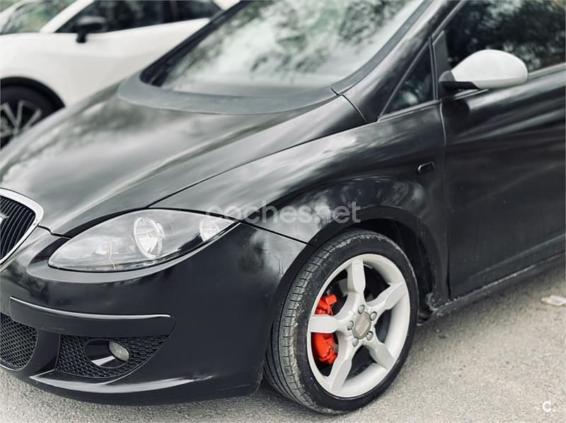 Usado Seat Altea Sport 140 CV (102 kW) 2004 Negro Monovolumen