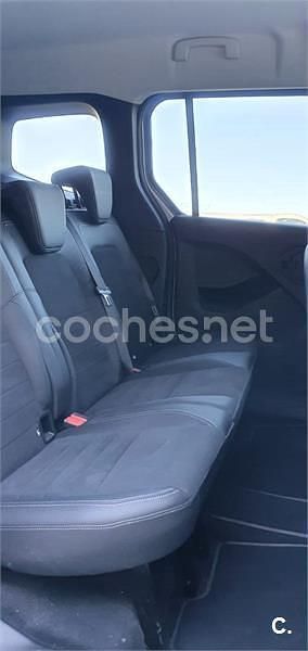 Usado Mercedes T180 116 CV (85 kW) 2023 Gris / plata Monovolumen