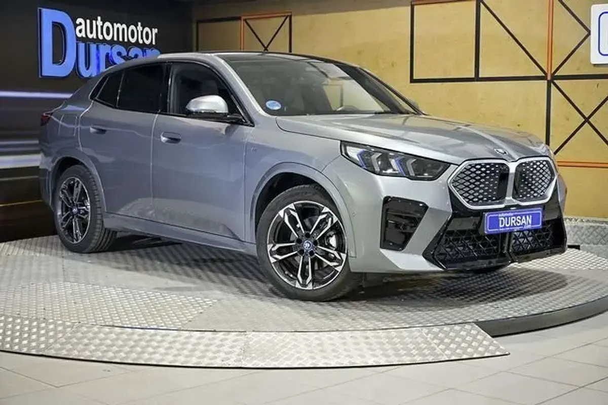 Usado BMW iX2 M Sport 150 kW (204 CV) 2024 Gris SUV