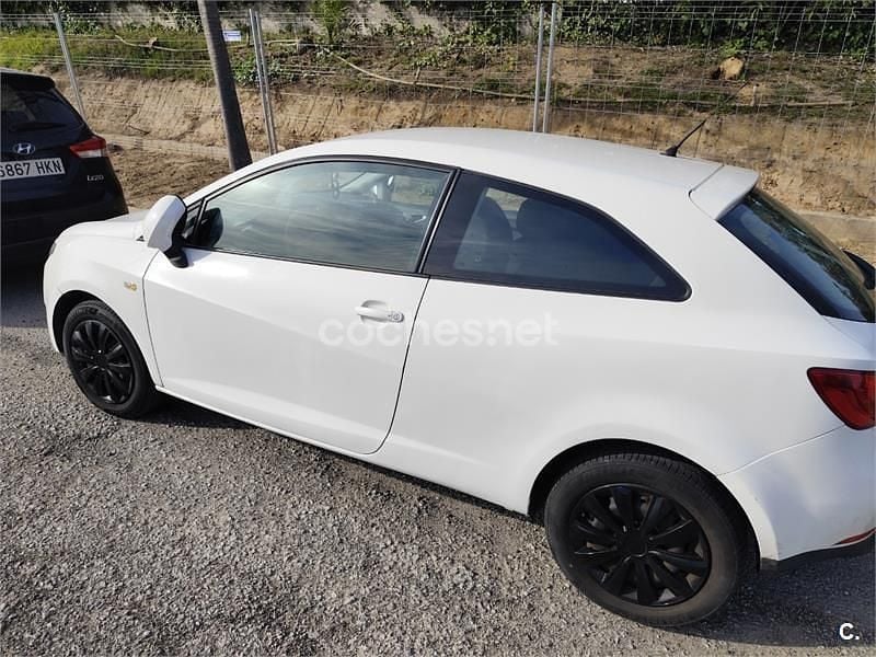 Usado Seat Ibiza SC Reference 80 CV (58 kW) 2010 Blanco Utilitario