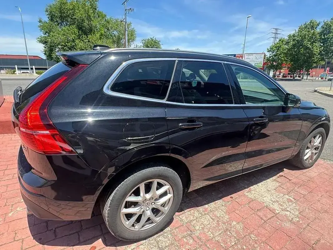 Usado Volvo XC60 Momentum 190 CV (139 kW) 2019 Negro SUV