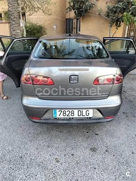 Usado Seat Cordoba Stylance 100 CV (73 kW) 2005 Gris / plata Berlina