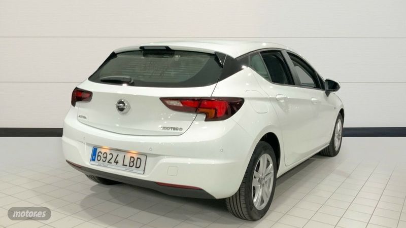 Usado Opel Astra Selective 110 CV (80 kW) 2019 Blanco Familiar
