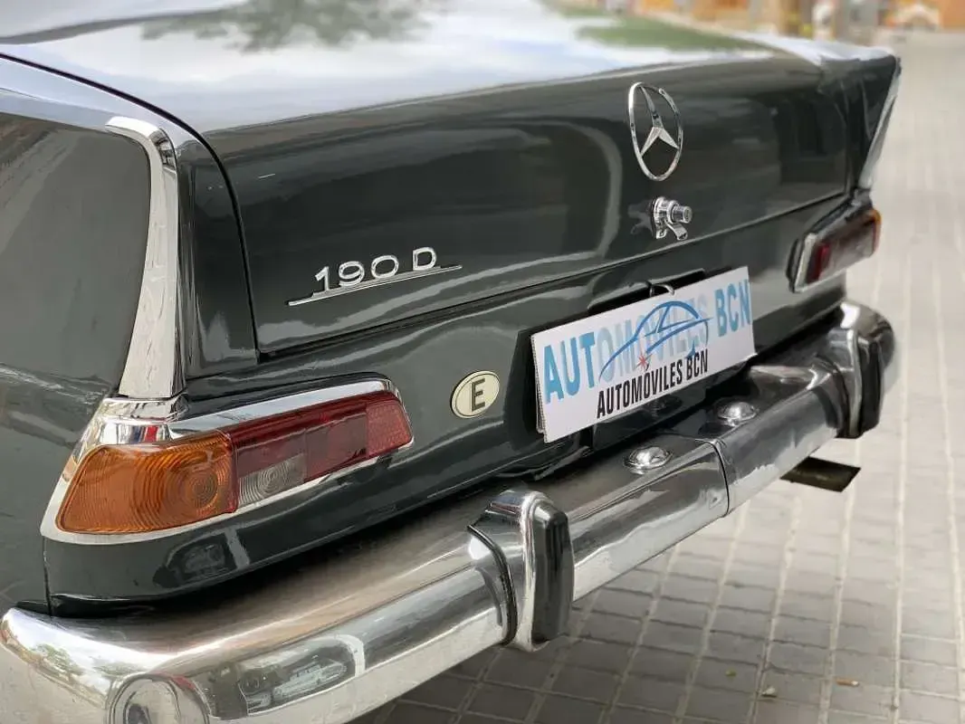 Usado Mercedes 190 55 CV (40 kW) 1965 Verde Berlina