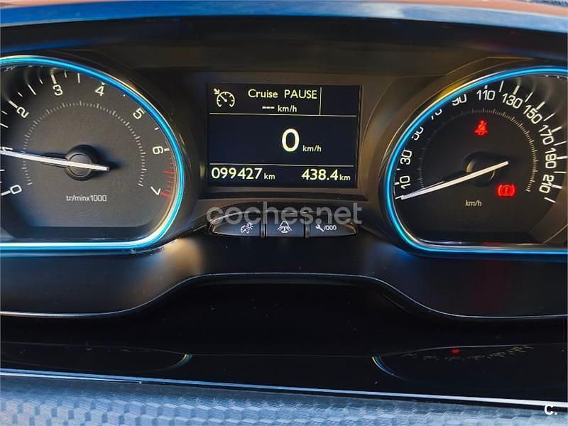 Gris / plata Usado 2018 Peugeot 2008 Allure SUV | 8500 € (Super precio) - Imagen 1/4