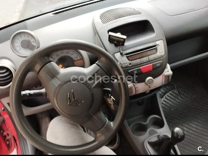 Usado Citroën C1 68 CV (50 kW) 2006 Rojo Utilitario