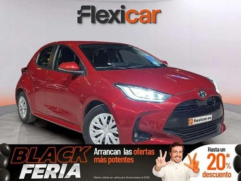 Rojo Usado 2023 Toyota Yaris Hybrid Active Utilitario | 18.890 € (Precio justo) - Imagen 1/4
