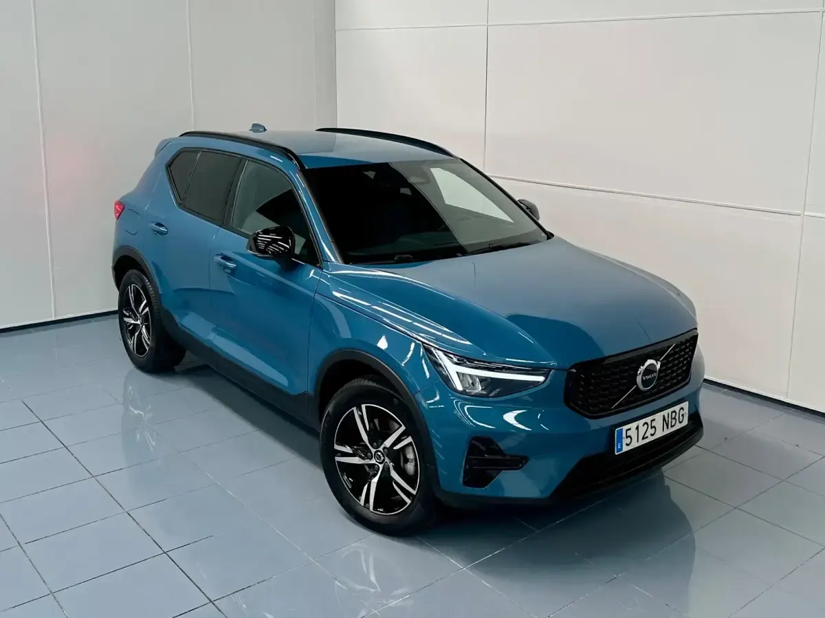 Usado Volvo XC40 Plus 163 CV (119 kW) 2025 Azul SUV