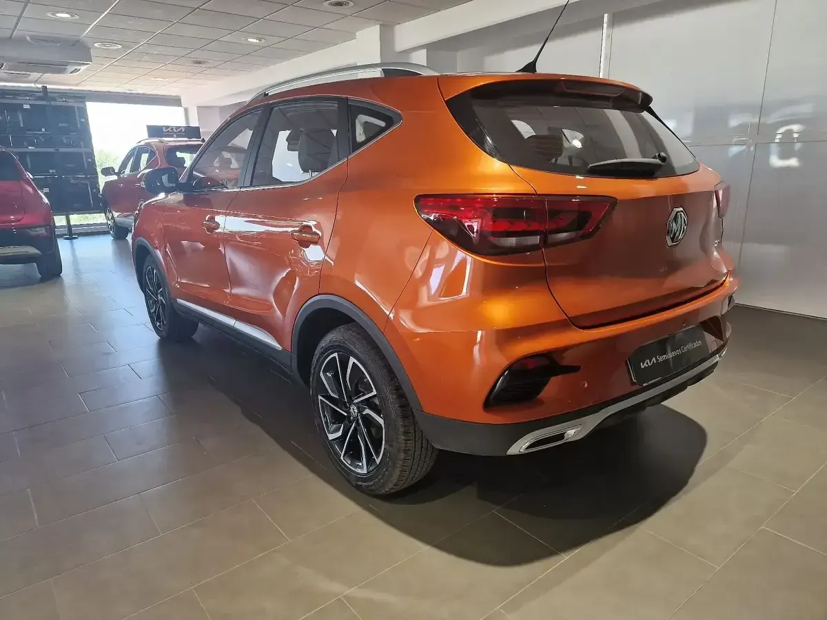 Usado MG ZS Comfort 106 CV (77 kW) 2024 Naranja SUV