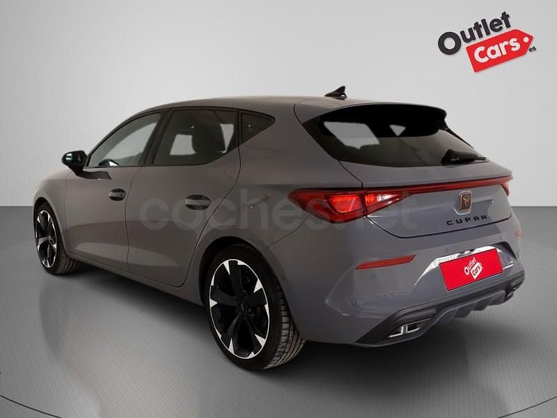Usado Cupra Leon 150 CV (110 kW) 2024 Gris / plata Berlina