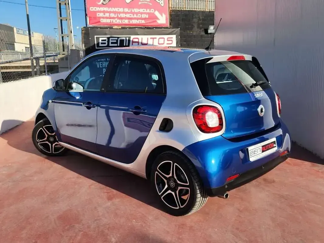 Usado Smart ForFour Passion 90 CV (66 kW) 2016 Azul Utilitario