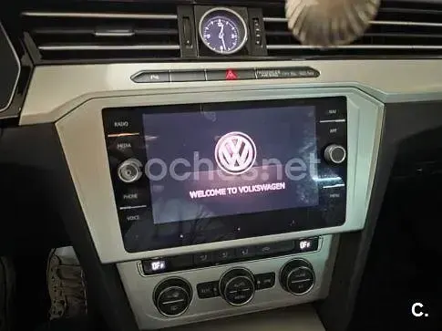 Usado VW Passat Advance 120 CV (88 kW) 2017 Negro Familiar